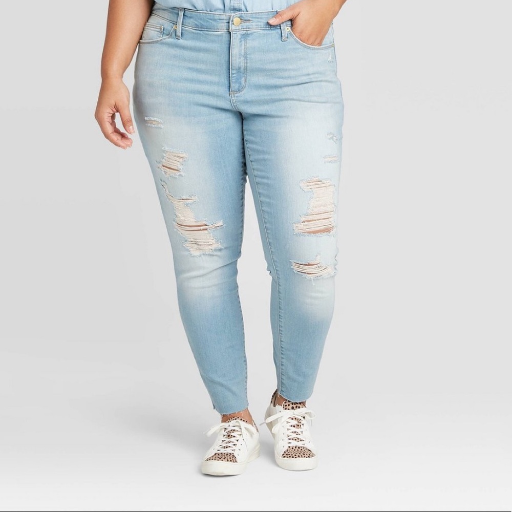 Universal Threads Distressed Jeans